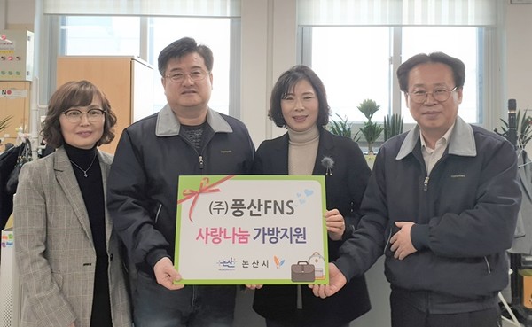 왼)이영임 주민생활지원과장, 최용웅Fns노조위원장, 김배자 사회복지과장, 김경선 과장