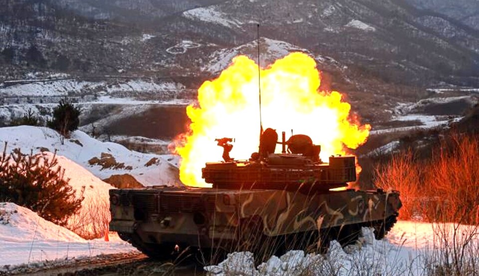 한미연합훈련에서 사격하는 K1A1 전차. [출처: 국방부]